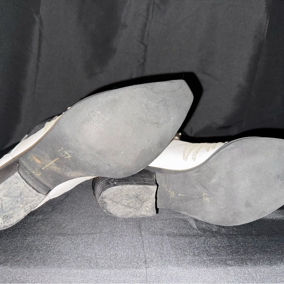 Stylish White and Black leather Women's Boots - Picture 5 of 11